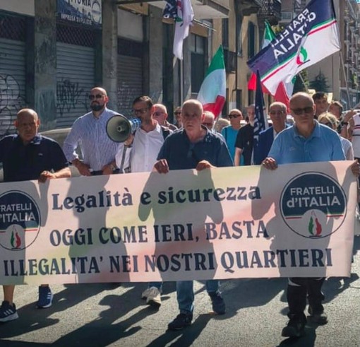 Una immagine della protesta di FdI in corso Regina Margherita Una immagine della protesta di FdI in corso Regina Margherita