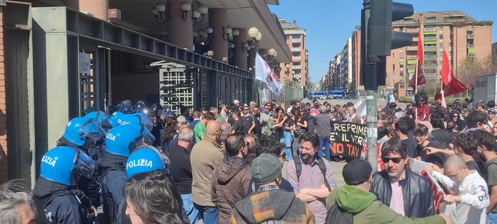 Processo Askatasuna, cade l'accusa di associazione a delinquere