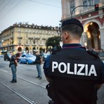 Minacce, botte e estorsioni: così tre aguzzini costringevano due fratelli a stipulare finanziamenti per smartphone