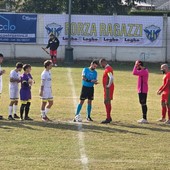 I saluti prima del calcio d'inizio