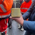 La posa delle pietre d'inciampo