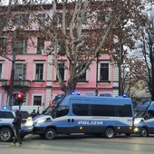 Polizia davanti ad Askatasuna - immagine d'archivio