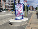 Il triste naufragio delle panchine lungo la Dora