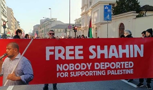 In centinaia marciano per Mohamed Shahin: "un uomo innocente" In centinaia marciano per Mohamed Shahin: "un uomo innocente"