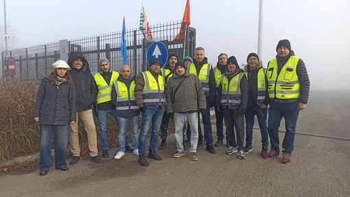 Un presidio dei lavoratori Trasnova a Torino