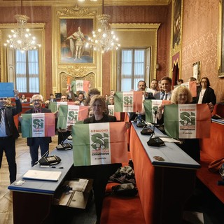 &quot;Sì al referendum sulla cittadinanza&quot;, protesta nella Sala di Torino