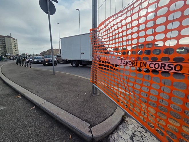 Piazza Baldissera dopo il caos. Commercianti divisi