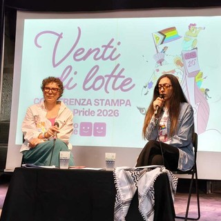 Chiara Tarantello, sulla destra, durante la presentazione del Pride