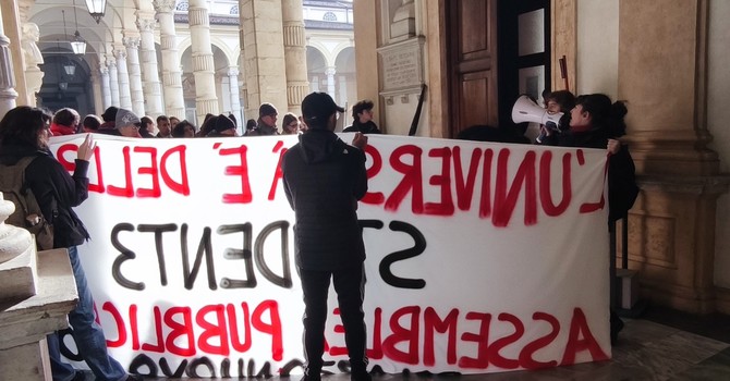 Il Senato Accademico chiude le porte ai collettivi in presidio Il Senato Accademico chiude le porte ai collettivi in presidio