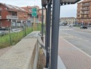 Vandali in azione a Moncalieri: distrutta la pensilina della linea 39