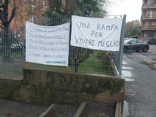 La manifestazione dei residenti La manifestazione dei residenti