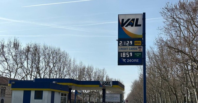 Benzina e diesel, a Torino prezzi alle stelle anche alle pompe bianche