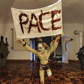 "L'Utopista" chiede la pace nella mostra d'arte del rider-scultore [VIDEO]