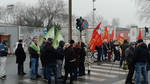 Terzo giorno di proteste a Mirafiori: Fiom e Fismic fuori dalla porta 2