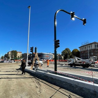 Piazza Baldissera dice addio alla rotonda: al via la posa dei nuovi semafori