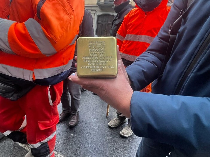 La posa delle pietre d'inciampo