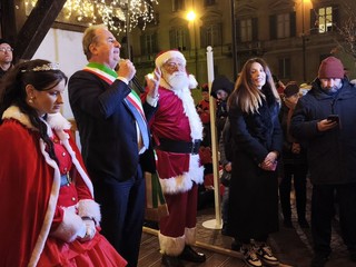 Inaugurata la pista di pattinaggio in piazza Solferino Inaugurata la pista di pattinaggio in piazza Solferino
