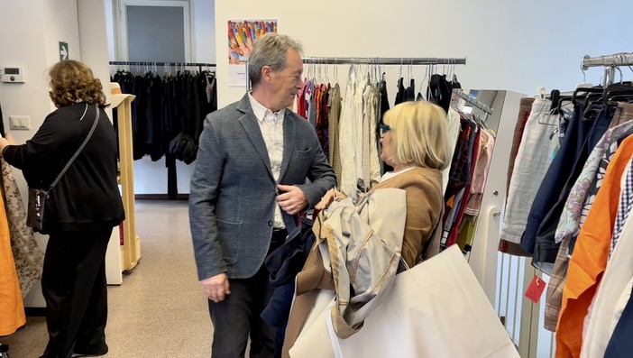 Moda sostenibile e aiuto a chi è in difficoltà: torna il Mercatino Solidale di Abito