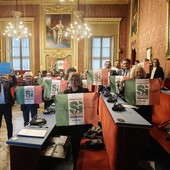 &quot;Sì al referendum sulla cittadinanza&quot;, protesta nella Sala di Torino
