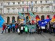 presidio sindacale davanti al Comune di Torino con bandiere e manifestanti
