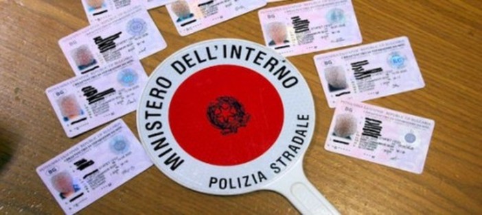 Indagine della Polizia Stradale: tra i clienti manager, ma anche pregiudicati