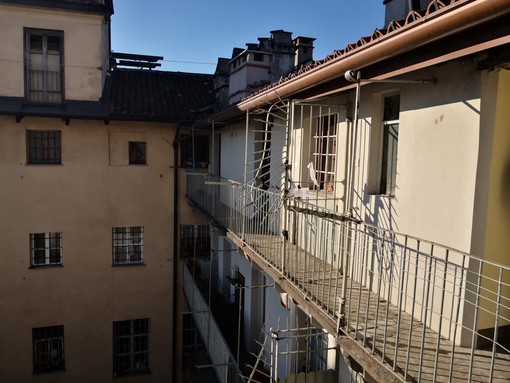 balcone palazzo di via milano