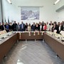Foto di gruppo degli esponenti di tutti i Comuni coinvolti