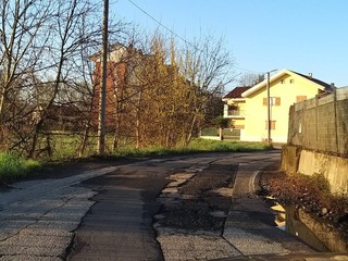 Condizioni difficili in strada Bertolla