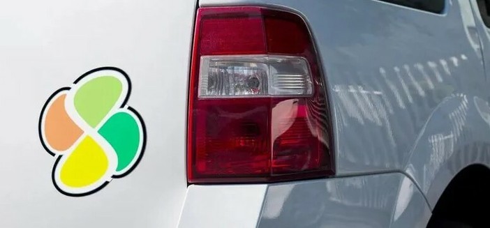 Nichelino e un quadrifoglio colorato per chiedere rispetto per gli anziani 70 alla guida Nichelino e un quadrifoglio colorato per chiedere rispetto per gli anziani 70 alla guida