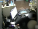 Col volto coperto e un coltello porta via 4.000 euro a un distributore di carburanti: arrestati rapinatore e palo [VIDEO]