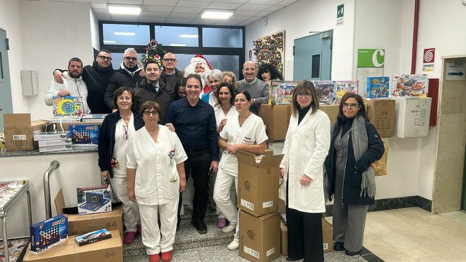 Duecento sorrisi per i piccoli pazienti del Regina Margherita: arrivano i regali di Natale Duecento sorrisi per i piccoli pazienti del Regina Margherita: arrivano i regali di Natale