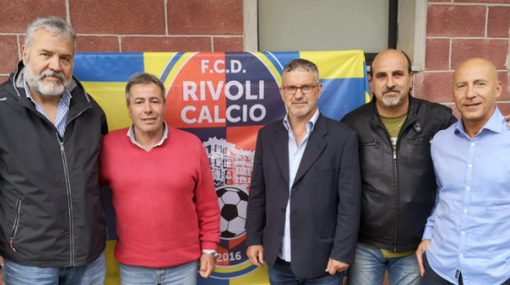 Agostino Scozzaro con il nuovo presidente Granieri, il ds Arturo Gallo, il vice pres Morabito e Di Frenza