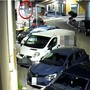 Un momento della fuga dei due rapinatori Un momento della fuga dei due rapinatori