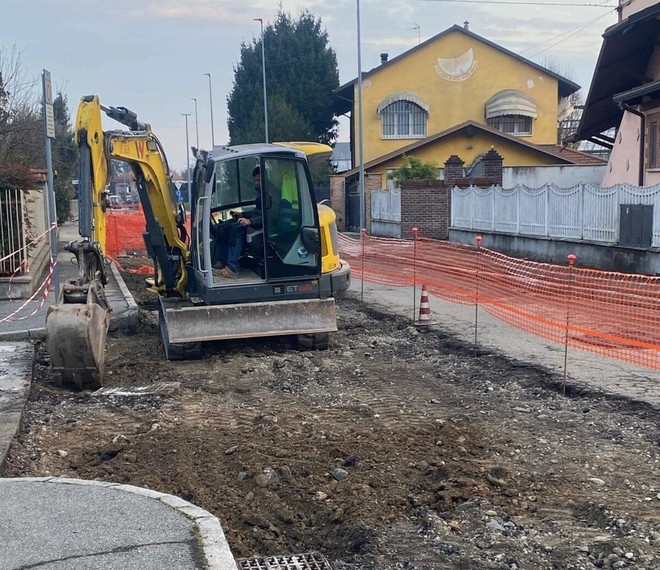 Lavori lungo via Pateri a Nichelino (foto d'archivio)