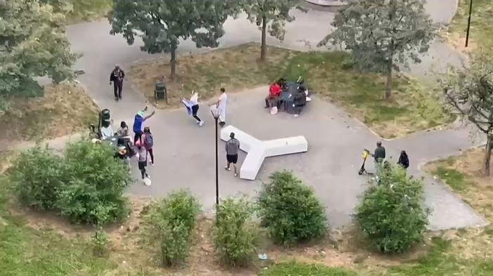 Aurora, una cancellata per salvare i giardini Madre Teresa: ecco la petizione popolare Aurora, una cancellata per salvare i giardini Madre Teresa: ecco la petizione popolare