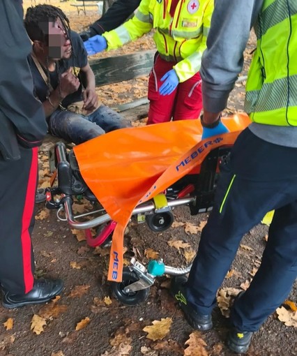 Rissa tra stranieri con mazze chiodate davanti alla scuola: paura in Barriera