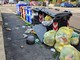 Gli incivili trasformano via Ponchielli in una pattumiera a cielo aperto a Moncalieri