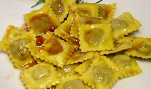 Gli agnolotti, uno dei piatti tipici sulla tavola del Natale
