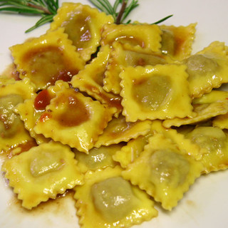 Gli agnolotti, uno dei piatti tipici sulla tavola del Natale