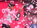 Jhonatan Narvarez vince la Venaria-Torino, ma è Pogacar show sullo strappo di San Vito