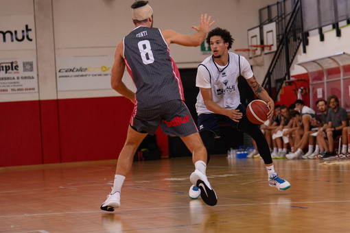 Basket, Reale Mutua in crescendo anche nell'amichevole contro Cento Basket, Reale Mutua in crescendo anche nell'amichevole contro Cento