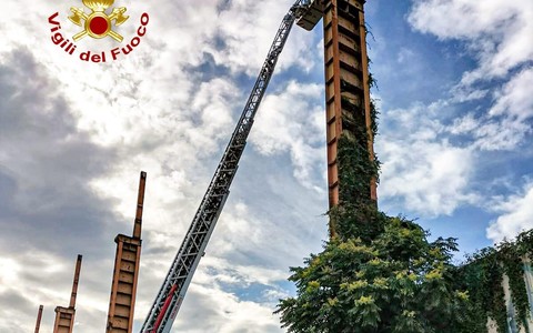 Musica bloccata per permettere le operazioni di soccorso dei vigili del fuoco