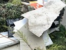 Parco Arrivore trasformato in discarica: cartongesso, rifiuti e un container rovesciato Parco Arrivore trasformato in discarica: cartongesso, rifiuti e un container rovesciato