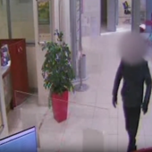 Una scena della rapina ripresa dalle telecamere