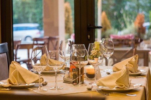 Nasce il primo “Risto Teatro”: cena e risate per una buona causa
