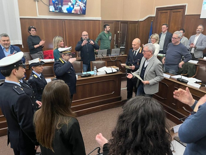 Onorificenza per meriti di servizio a cinque agenti della Polizia Locale di Chivasso