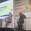 Vecchioni conquista il Salone: "La poesia resta un'arte sublime"