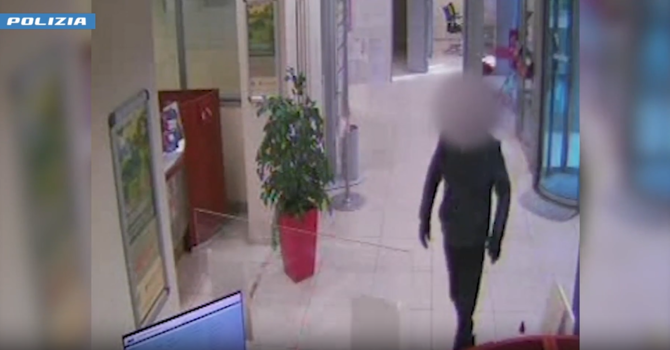 Una scena della rapina ripresa dalle telecamere