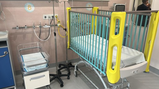 Regina Margherita, grazie ai Babbi Natale un reparto tutto nuovo per curare i piccoli pazienti. “Qui aiutiamo e curiamo tutti”