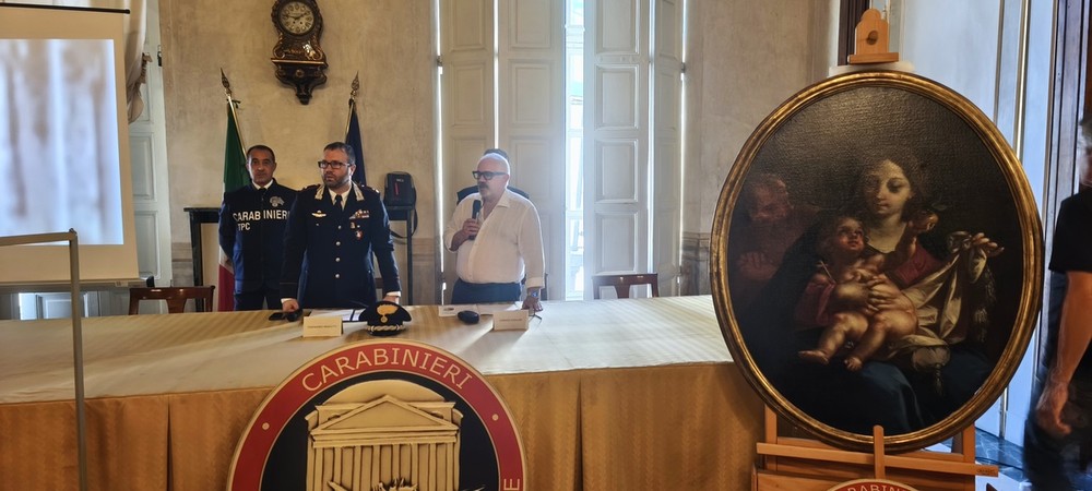 Riecco a Palazzo Chiablese dipinto e lampadario storico rintracciati dai Carabinieri